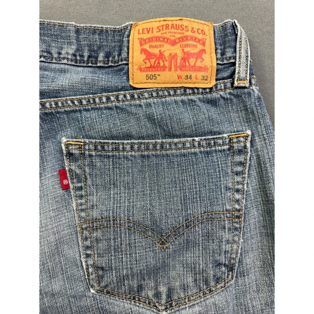 Levi's 505 Regular Fit Cut Off Denim Shorts Men's 34 Blue Medium Wash Frayed Hem